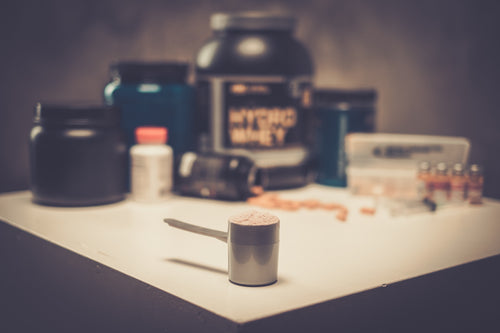 Common preworkout supplements in Singapore with a scoop of whey protein